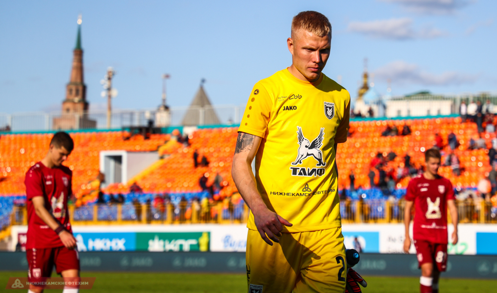 Проблемы оттенялись невезением противников и фартом голкипера Юрия Дюпина