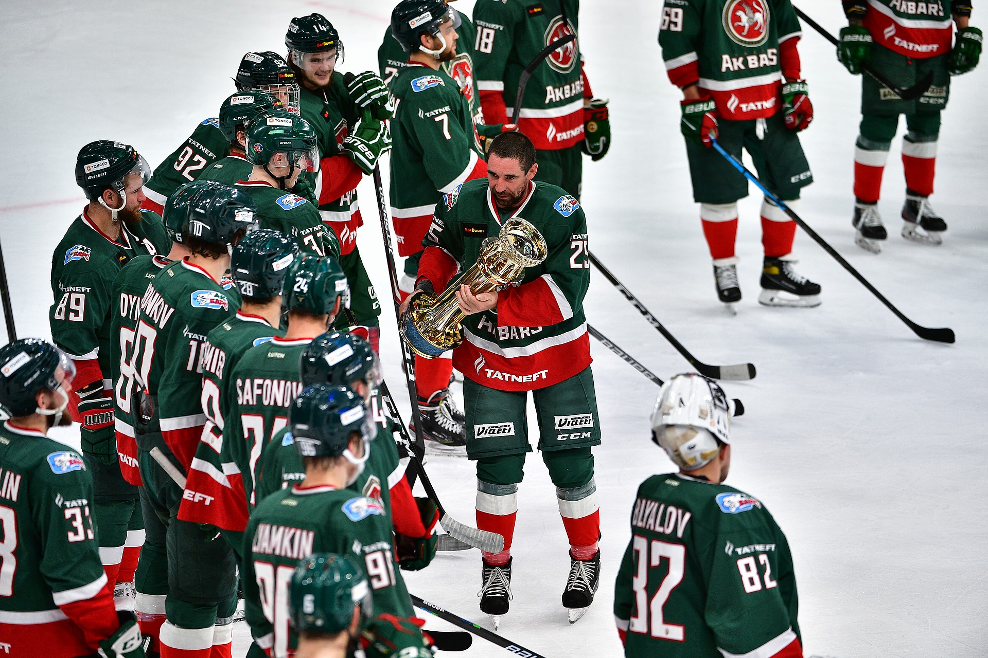 Зарипов сказал капитанское слово. фото: ak-bars.ru