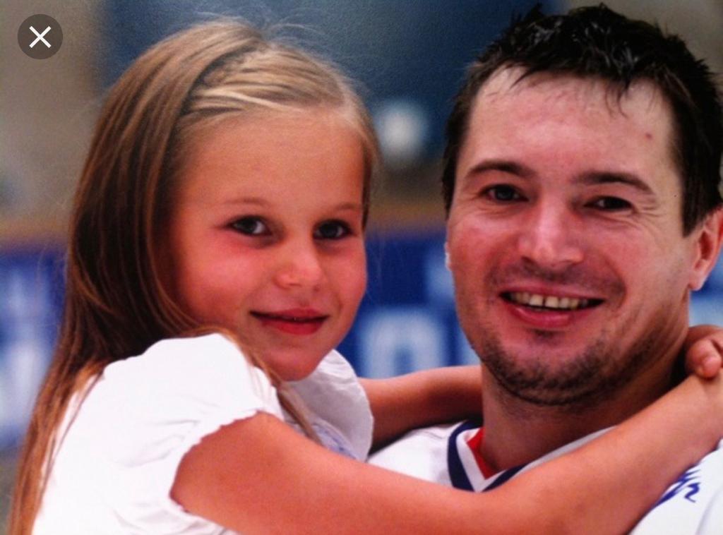 Форвард "Ак Барса" Эдуард Кудерметов с дочерью Вероникой