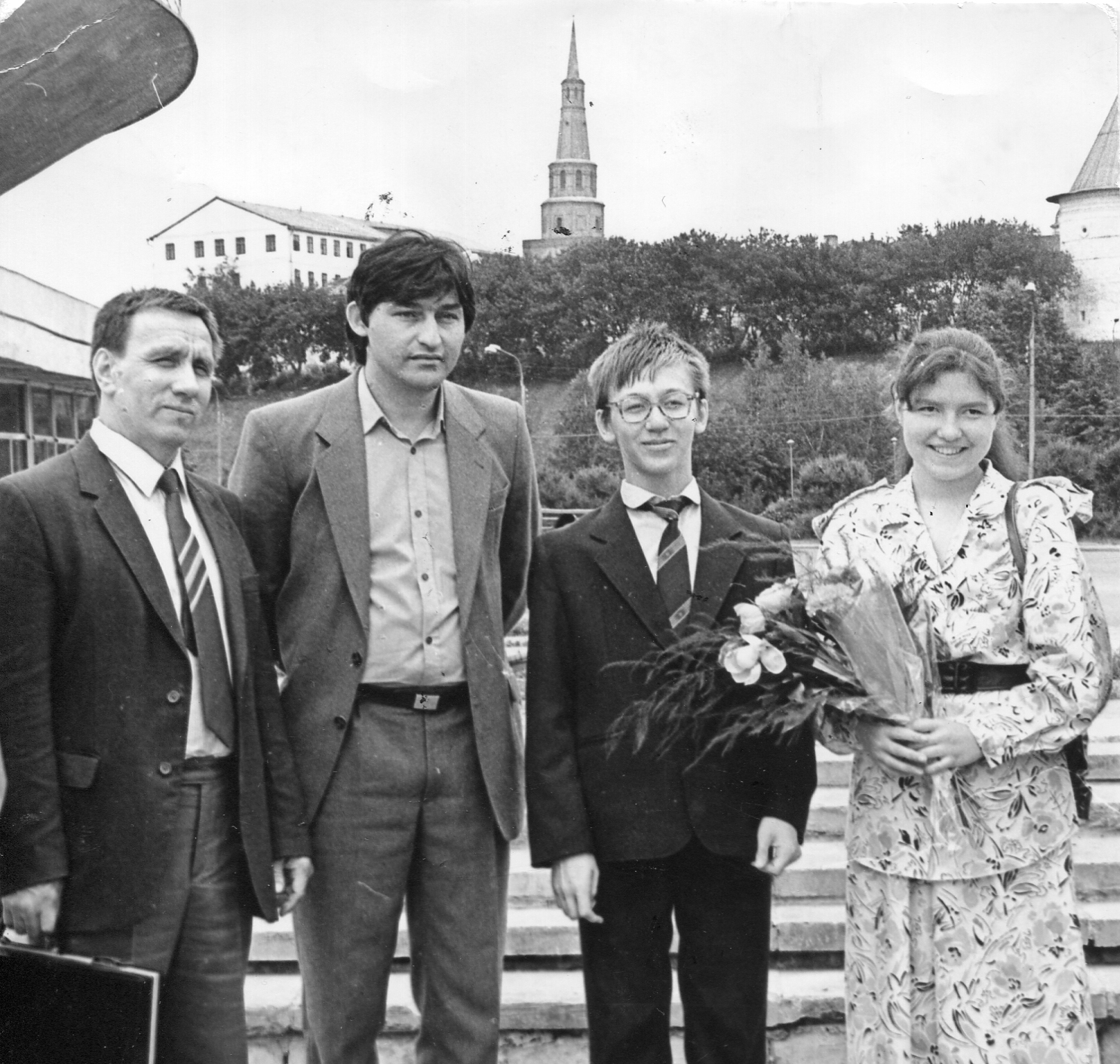 Гата Камский с отцом и Алиса Галлямова. Казань, 1988. Из семейного архива