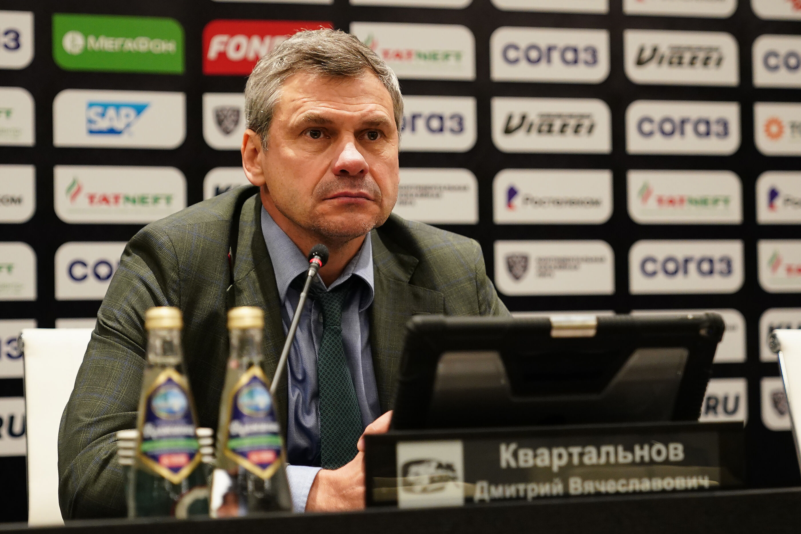 Квартальнов констатирует проблемы и не объясняет причин. фото: ak-bars.ru